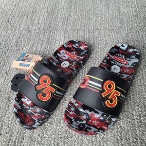 NIB Disney Pixar Cars Lightning McQueen 95 Slide Sandals, Size 4, Color Black